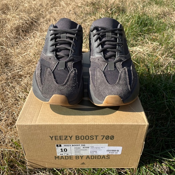 Yeezy 700 utility black